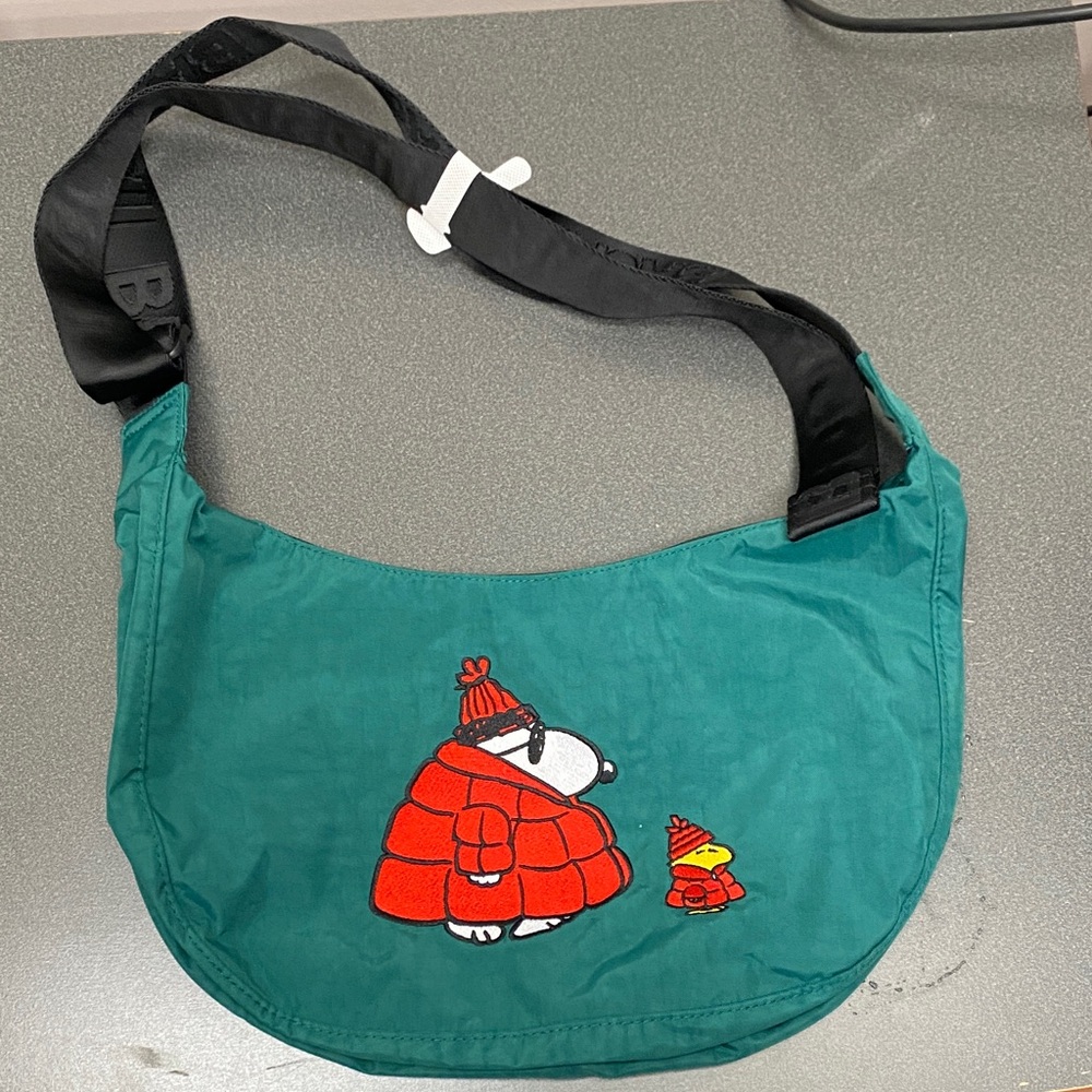 Peanuts medium crescent